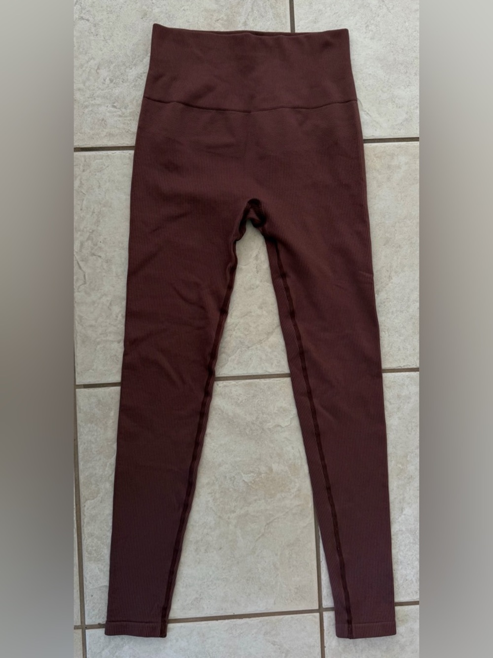 L Space High Rise Ribbed Leggings in Dark Brown / Burgundy XS / S